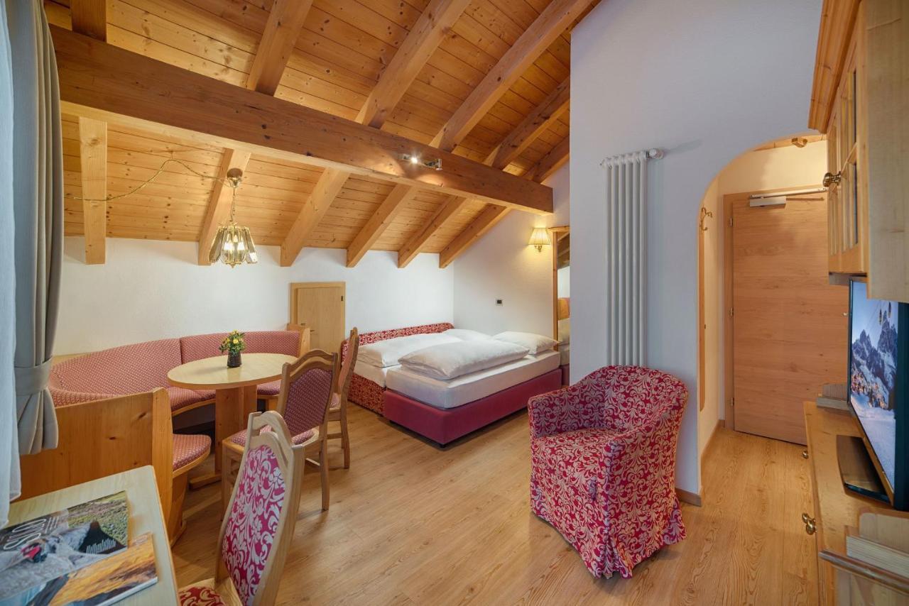 Hotel Villa Eden Corvara In Badia Esterno foto