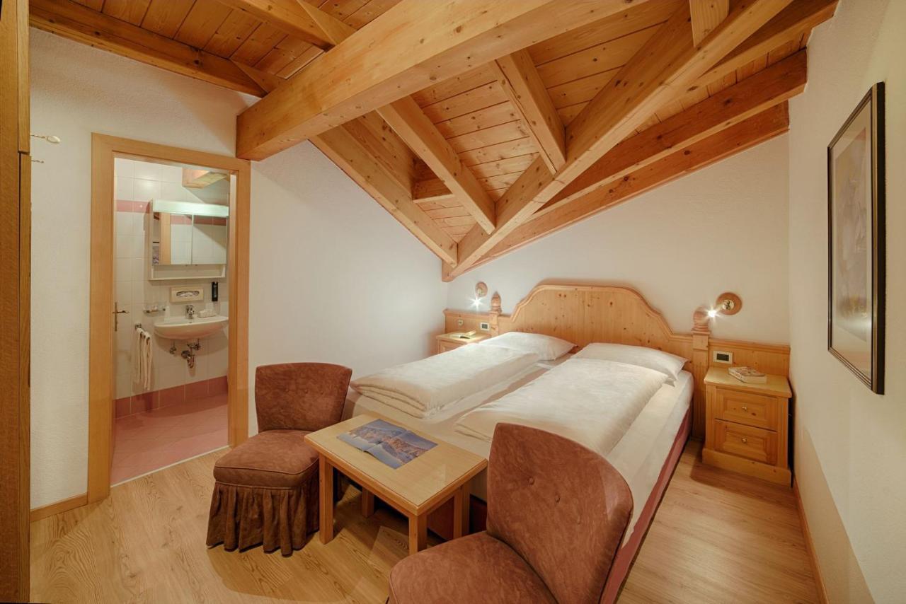 Hotel Villa Eden Corvara In Badia Esterno foto