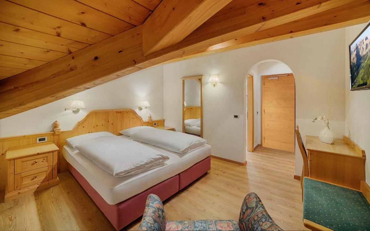 Hotel Villa Eden Corvara In Badia Esterno foto
