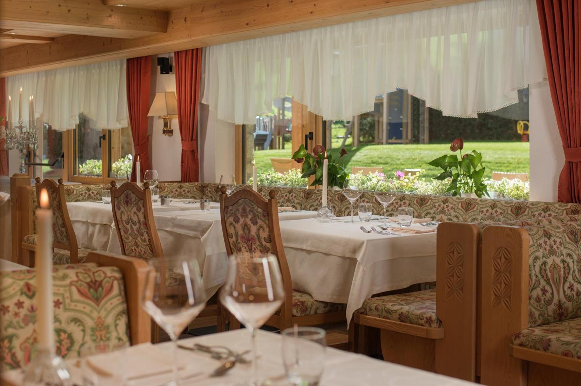 Hotel Villa Eden Corvara In Badia Esterno foto